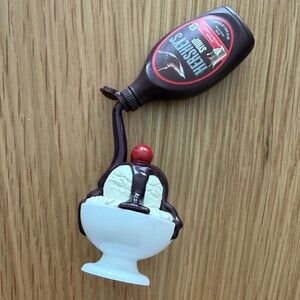 Zuru Mini Brands Hershey's Sundae & Chocolate Syrup